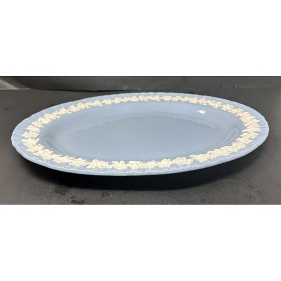 WEDGWOOD Queen's Ware Embossed CREAM ON LAVENDER 14" Platter Shell Edge Grapes - Picture 3 of 12